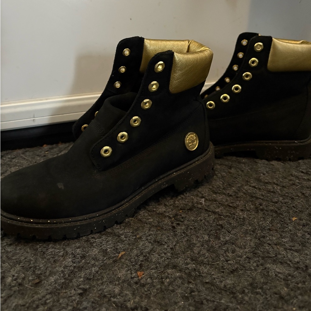 Timberland woman’s Black and Gold Lace-Up Boots